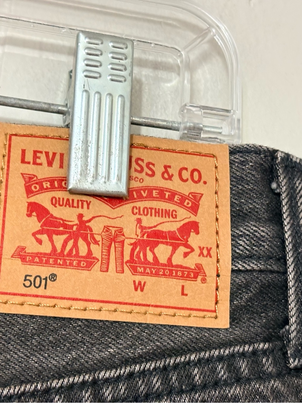 Levi’s 501 Original Black Denim Cutoff Shorts Raw Hem Women’s Size 28 - Picture 2 of 7